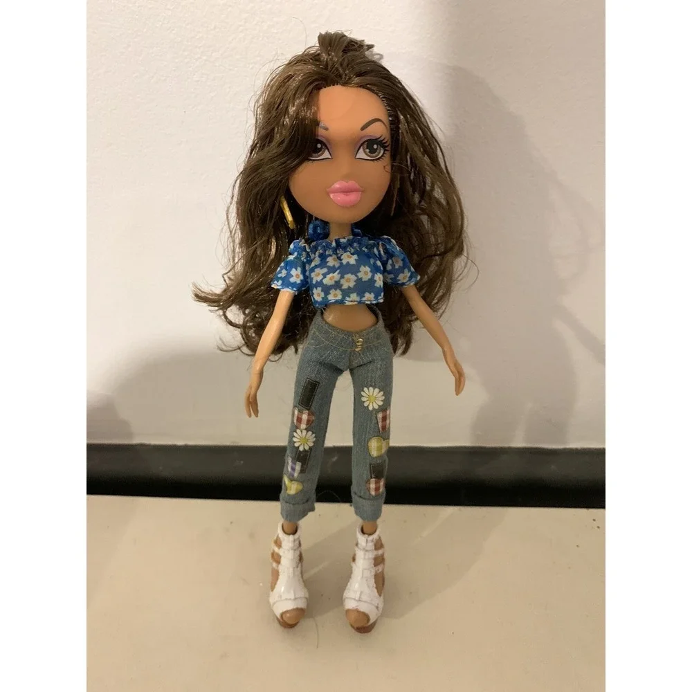 MGA Bratz Doll Hello My Name is Yasmin 2015 Flower Shirt, Jeans, Shoes Earrings